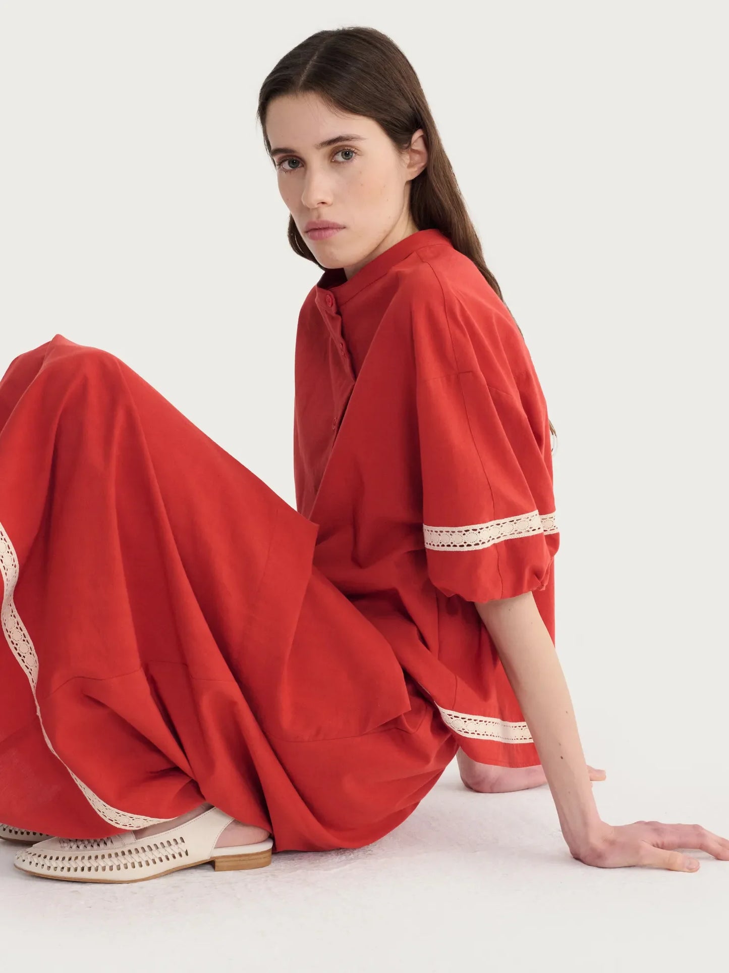 Contrast‑trim evasé skirt