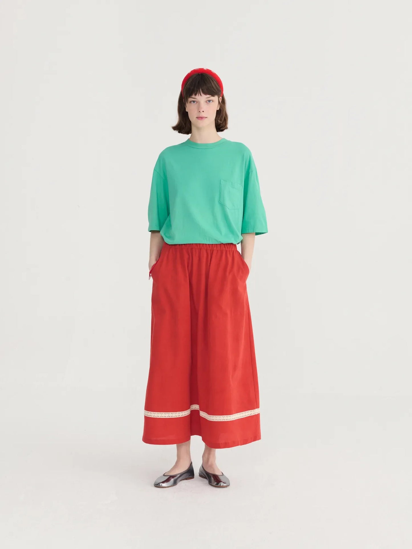 Contrast‑trim evasé skirt