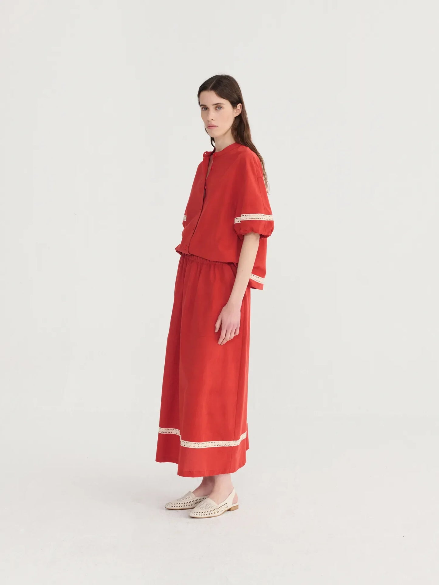 Contrast‑trim evasé skirt