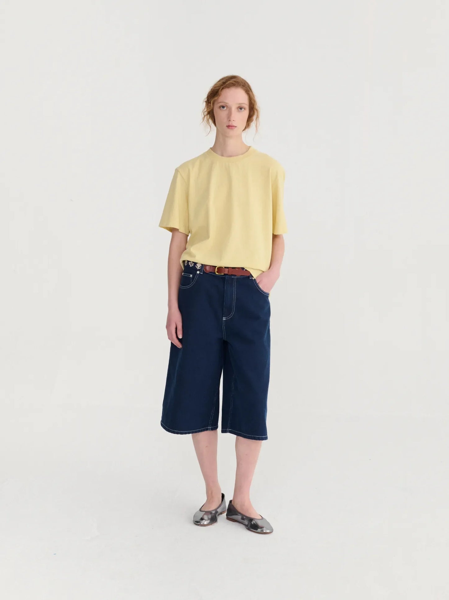 Contrast‑stitching denim bermuda