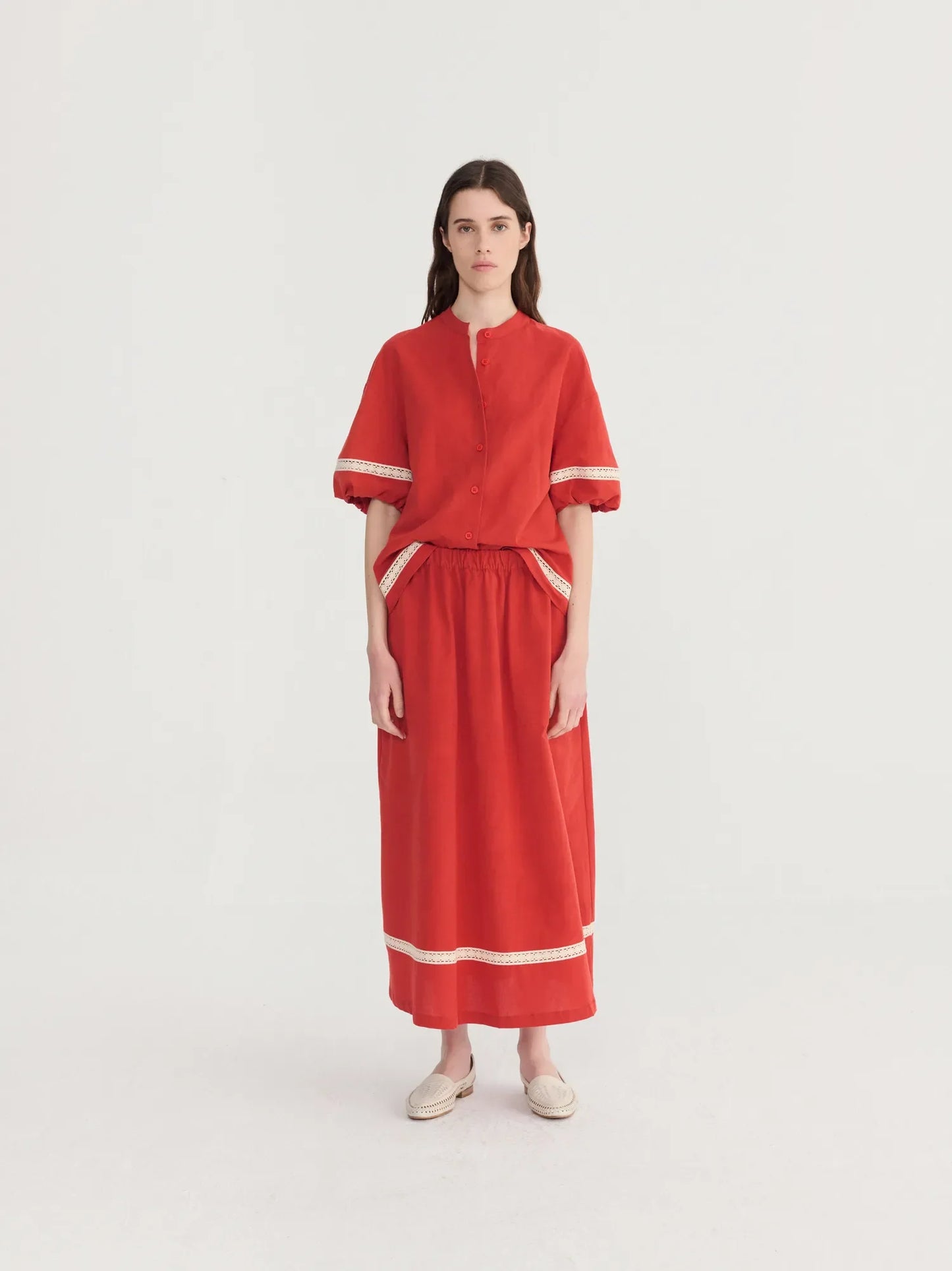Contrast‑trim evasé skirt